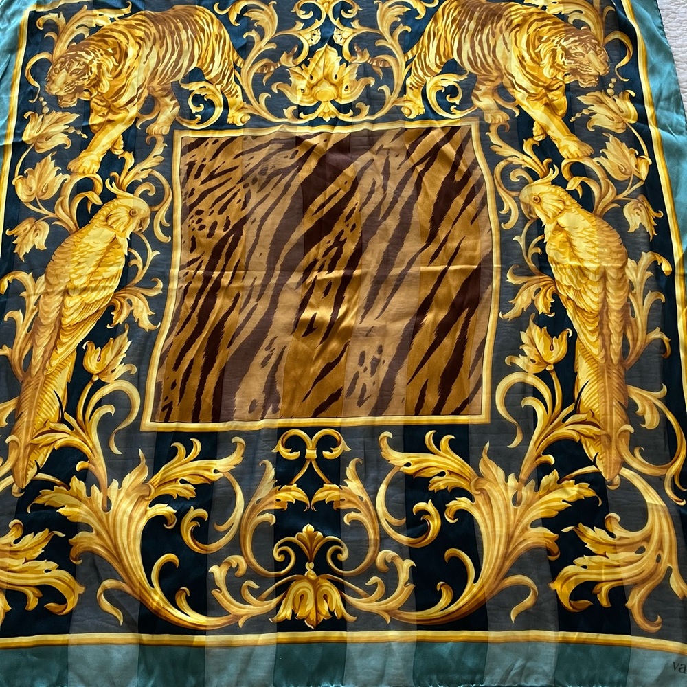 Luxurious Gold and Black Baroque Scarf